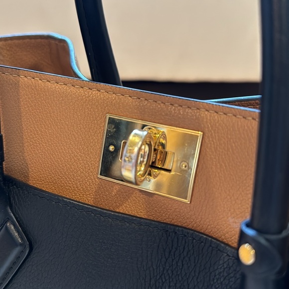 Louis Vuitton On My Side MM Tote Crossbody - Picture 8 of 16